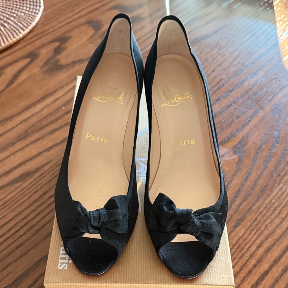 Christian Louboutin Black Bow Peep-Toe kitten Heels | Size 39 | NIB